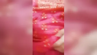 Mature Pakistani Aunty Flaunting Her Huge Natural Boobs