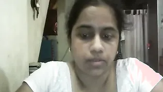 Local Aunty Earning Cash By Showing Off On Cam For Her Lover