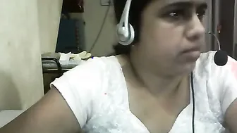 Local Aunty Earning Cash By Showing Off On Cam For Her Lover