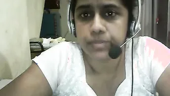 Local Aunty Earning Cash By Showing Off On Cam For Her Lover