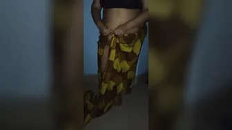 Married Aunty Undressing Her Saree Blouse Revealing Her Body