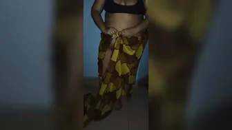 Married Aunty Undressing Her Saree Blouse Revealing Her Body