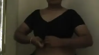 Horny Aunty Slowly Removing Her Saree Showing Everything Off