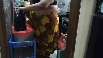 Fucking Married Aunty In The Kitchen While She Cooks For Him