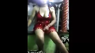 Arab Milf Dancing And Shaking Her Thick Curves Before Sex