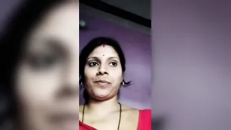 Desi Married Aunty Exposing Her Big Tits And Shaved Pussy For Me