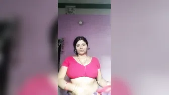 Desi Married Aunty Exposing Her Big Tits And Shaved Pussy For Me