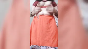 Horny Aunty Removing Saree And Fingering Her Dripping Wet Pussy