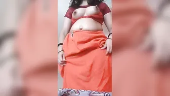 Horny Aunty Removing Saree And Fingering Her Dripping Wet Pussy