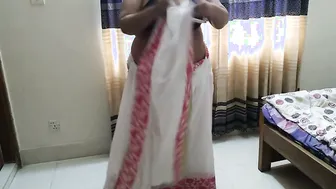 Neighbor Boy Catching Aunty Changing Saree And Fucking Her Wet