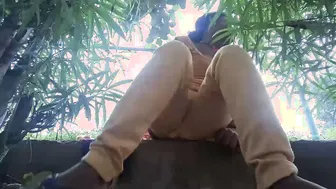 Fingering Horny Aunty Outdoors Making Her Cum Dripping So Wet
