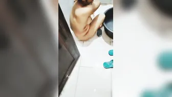 Spying On Aunty Bathing Naked And Recording Her Curves Secretly