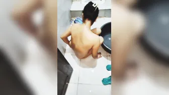 Spying On Aunty Bathing Naked And Recording Her Curves Secretly