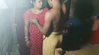 Bengali Aunty Exposing Her Bare Body Enjoying Herself Privately
