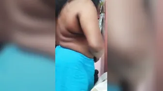 Hot Tamil Aunty Getting Completely Naked Removing All Her Clothes