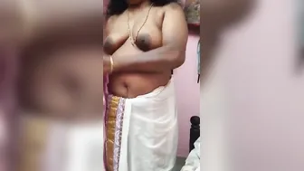 Hot Tamil Aunty Getting Completely Naked Removing All Her Clothes