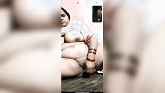 Chubby Desi Aunty Stripping Naked On Video Call Fingering Wet
