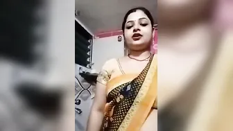 Horny Indian Milf Exposing Her Big Tits And Dripping Wet Pussy