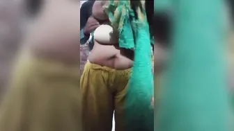 Giving My Desi Aunty A Bath And Fucking Her Wet Body Afterward