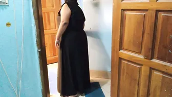 Hot Aunty Sweeping House When Neighbor Boy Seduced Her With Big Cock