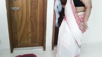 Neighbor Boy Catching Aunty Cleaning And Fucking Her On The Floor