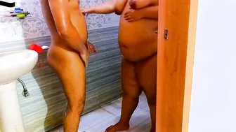 Hot Aunty Caught Showering Gets Pounded In Bathroom Right Now
