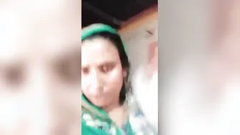 Unsatisfied Aunty Exposing Her Big Tits And Hungry Wet Pussy