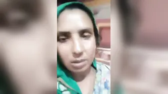 Unsatisfied Aunty Exposing Her Big Tits And Hungry Wet Pussy