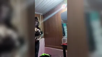 Big Breasted Aunty Going Topless Showing Everything She Has