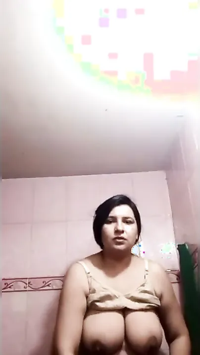 Pakistani Aunty Stripping Naked Revealing Everything In Show