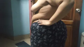 Neighbor Milf Exercising Naked Showing Big Ass And Tits Off