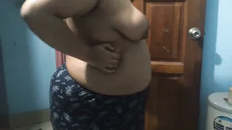 Neighbor Milf Exercising Naked Showing Big Ass And Tits Off