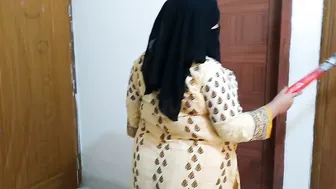 Desi Milf Aunty Fucked Hard By Neighbor While Cleaning House