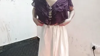 Tricking Innocent Desi Aunty Into Private Room For Quickie Fun