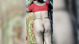Desi Aunty Showing Off Her Big Ass And Teasing On Camera Now