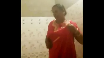 Mallu Aunty Caught Bathing And Changing Caught On Hidden Cam