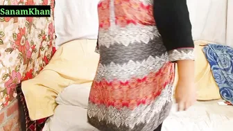 Pakistani Aunty Showing Off Her Gorgeous Body For The Camera