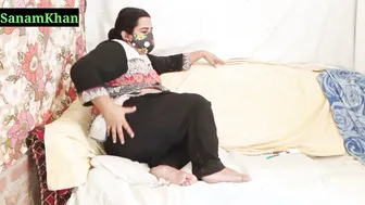 Pakistani Aunty Showing Off Her Gorgeous Body For The Camera