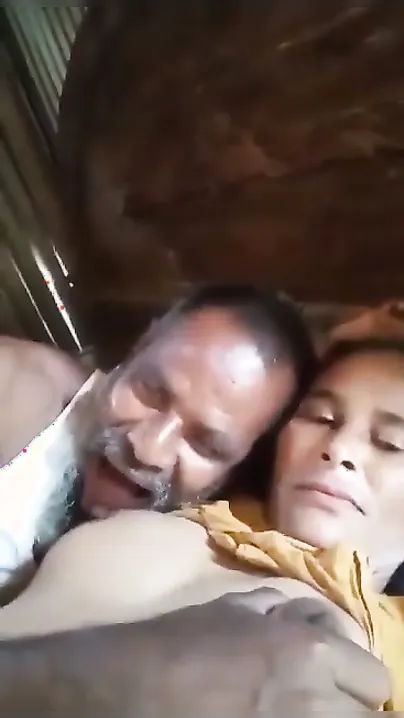 Married Aunty Sneaking Around With Uncle For Secret Afternoon