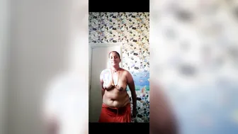 Mallu Aunty Slowly Removing Saree Getting Fully Naked For Me