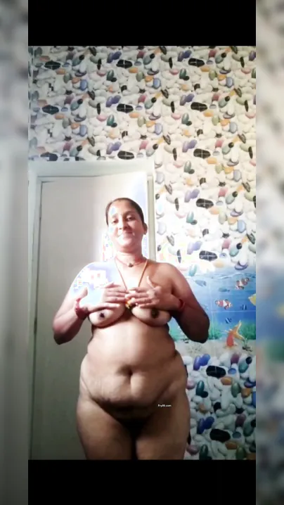 Mallu Aunty Slowly Removing Saree Getting Fully Naked For Me