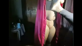 Bengali Mature Aunty Exposing Her Nude Body In Bedroom