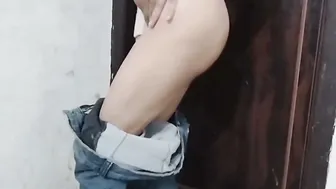 Delivery Boy Fucking Horny Aunty After She Invited Him Inside