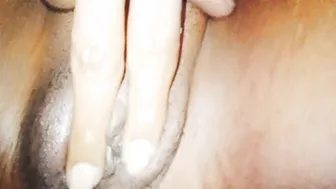 Mature Aunty Spreading Wide Fingering Her Wet Pussy On Camera