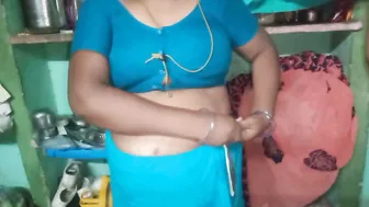 Indian Aunty Removing Saree Revealing Body Before Getting Fucked