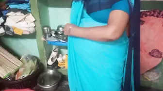Indian Aunty Removing Saree Revealing Body Before Getting Fucked