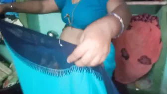 Indian Aunty Removing Saree Revealing Body Before Getting Fucked