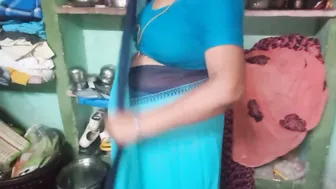 Indian Aunty Removing Saree Revealing Body Before Getting Fucked