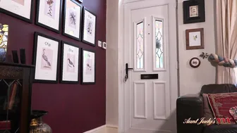 Horny Neighbor Aunty Inviting Me Inside For Quick Fuck