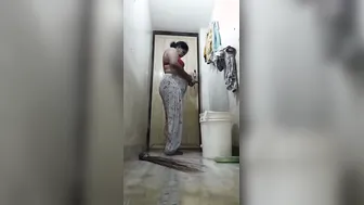 Chubby Indian Aunty Getting Naked Moments Before Her Bath Time